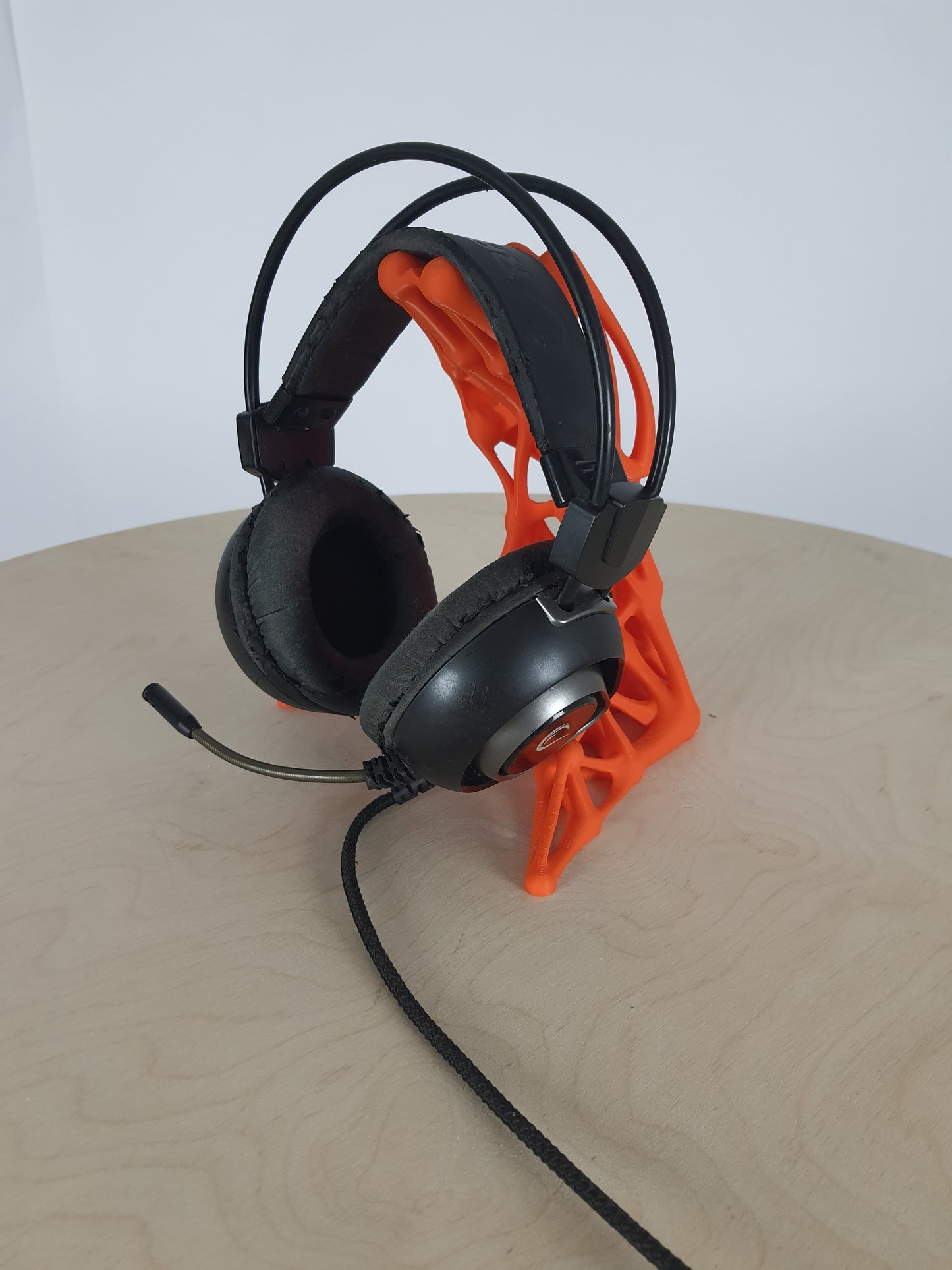 Exoskeleton Tasarımlı 3D Baskı Kulaklık Standı – Masaüstü Düzenleyici