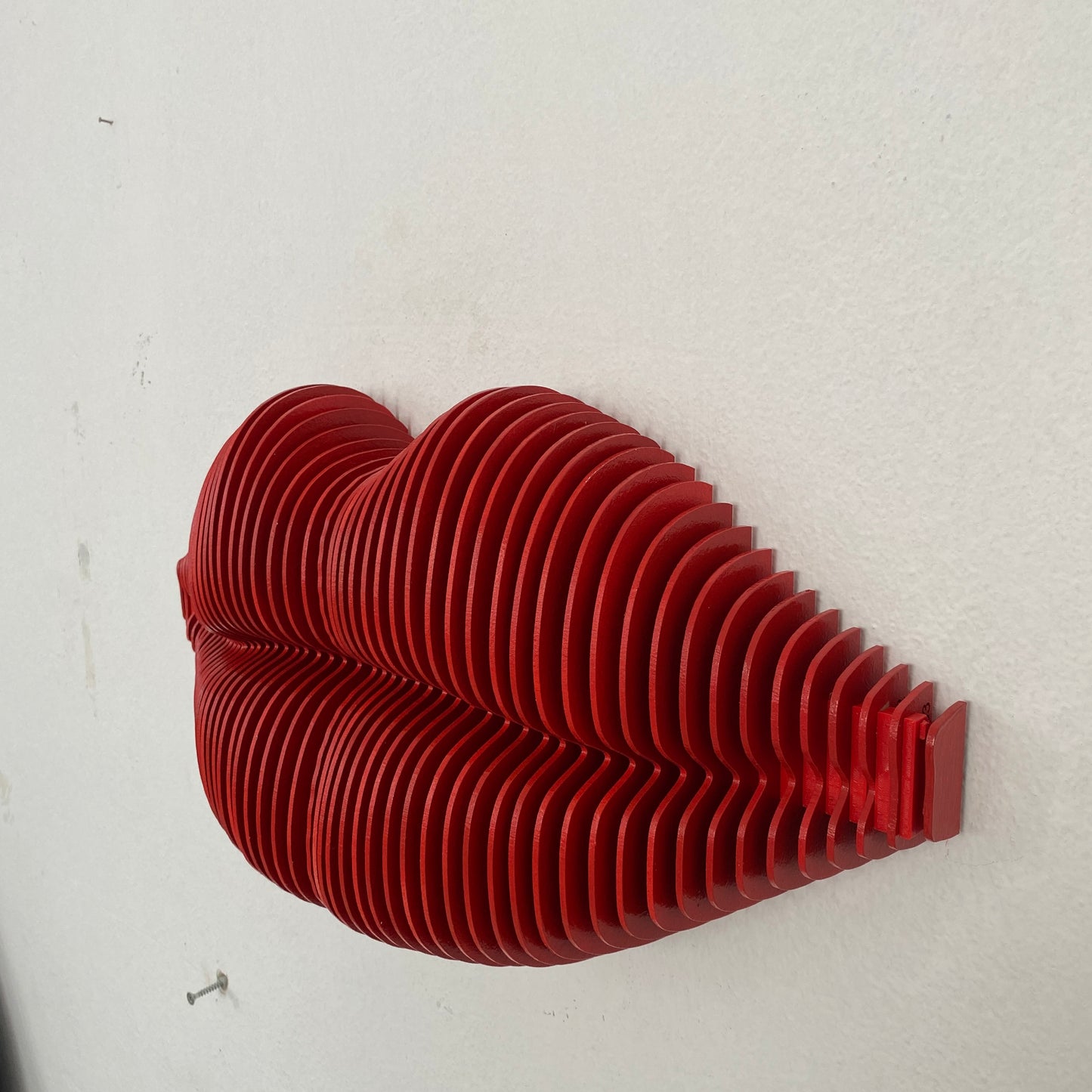 3D Kırmızı Dudak Duvar Dekoru – Modern & Sanatsal Tasarım