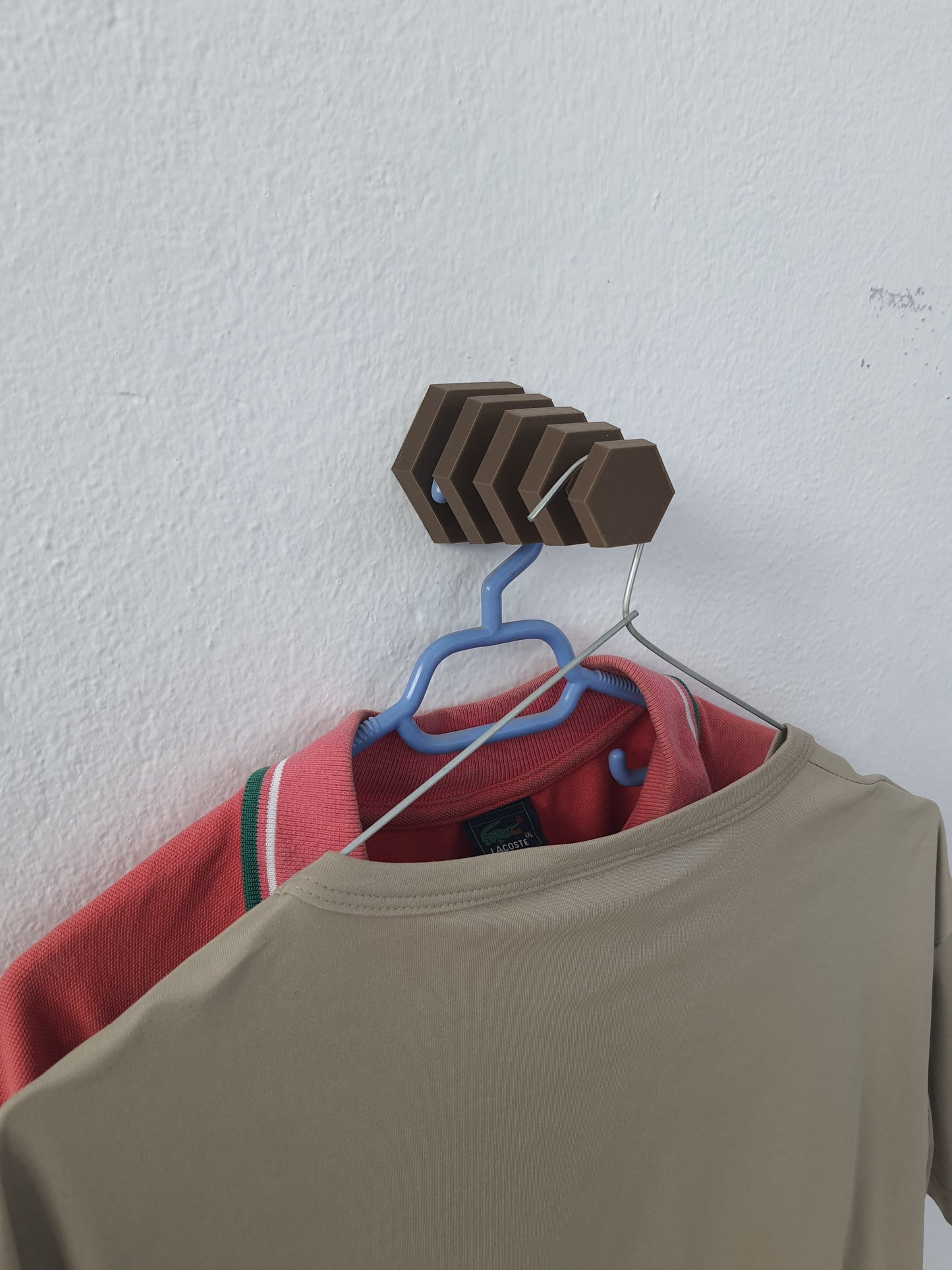 3D Baskı Duvara Monte Kıyafet Askılığı – Dikey 4 Kancalı Hexagon Askı