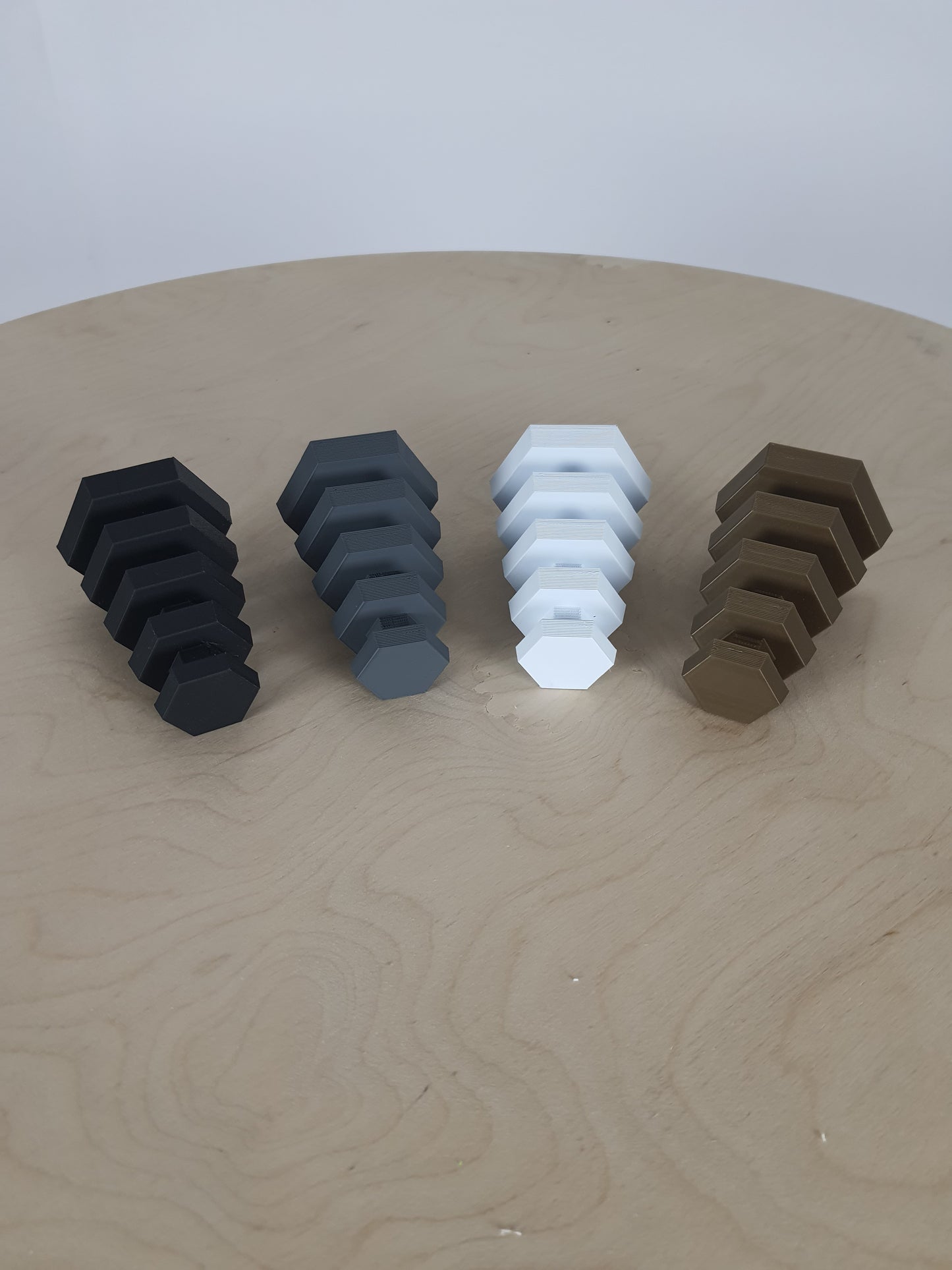 3D Baskı Duvara Monte Kıyafet Askılığı – Dikey 4 Kancalı Hexagon Askı