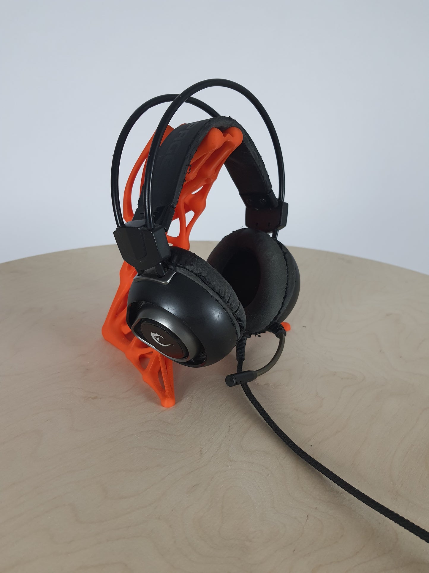 Exoskeleton Tasarımlı 3D Baskı Kulaklık Standı – Masaüstü Düzenleyici