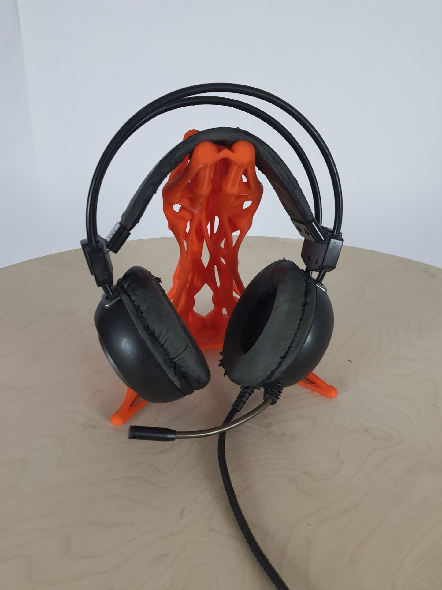 Exoskeleton Tasarımlı 3D Baskı Kulaklık Standı – Masaüstü Düzenleyici