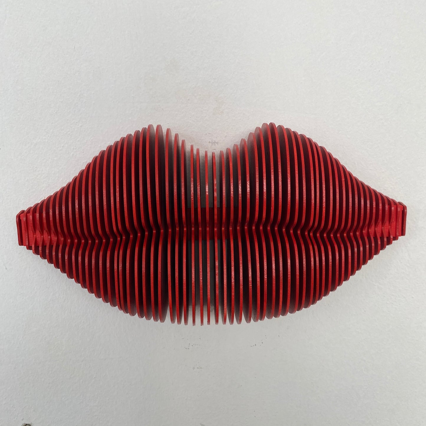 3D Kırmızı Dudak Duvar Dekoru – Modern & Sanatsal Tasarım