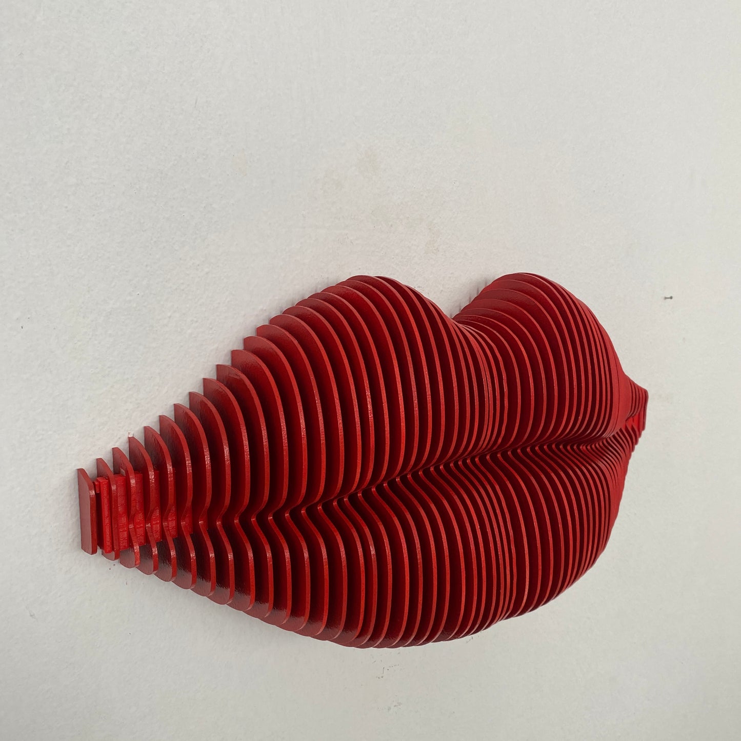 3D Kırmızı Dudak Duvar Dekoru – Modern & Sanatsal Tasarım