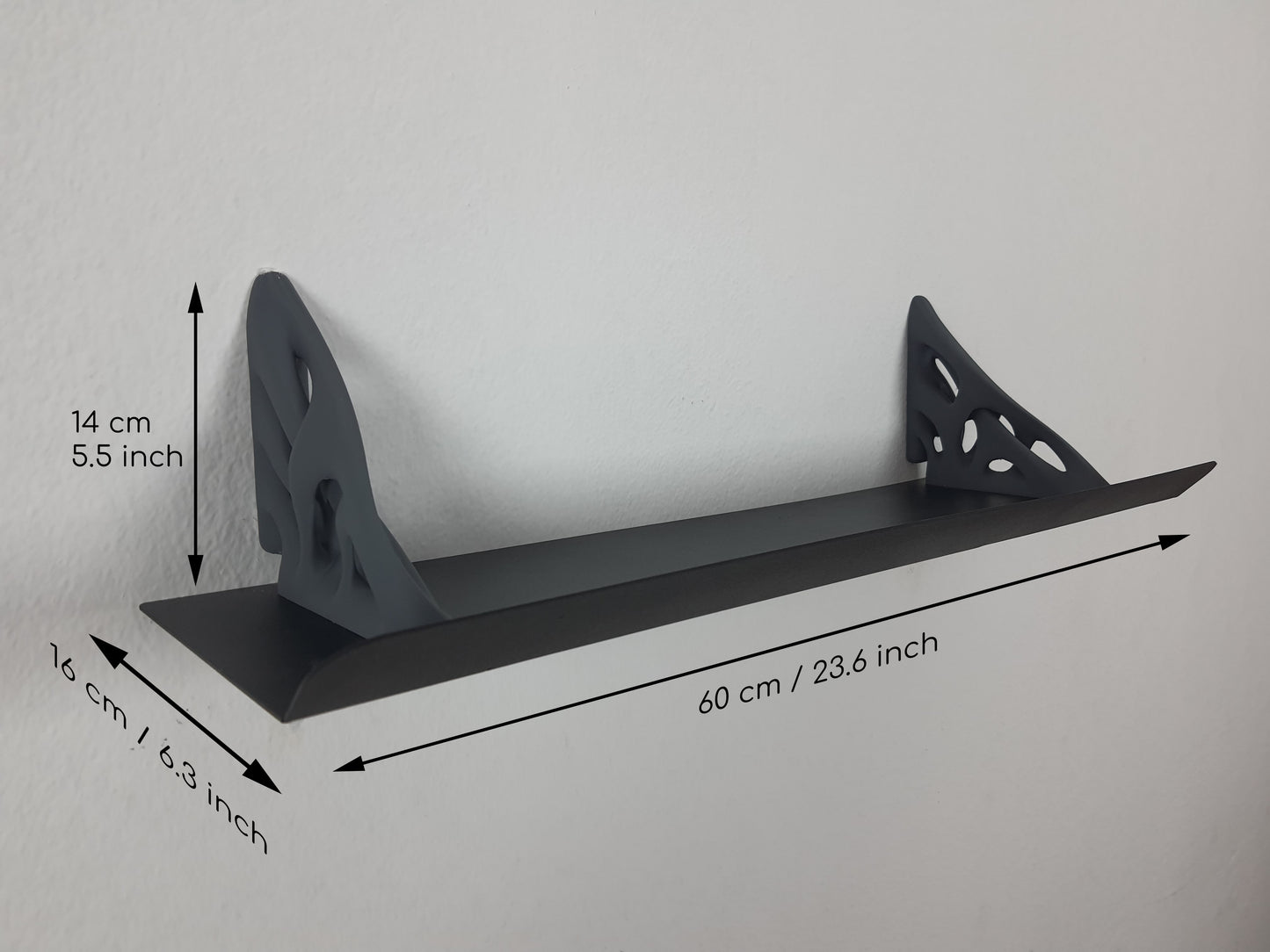 El Yapımı Modern Metal Duvar Rafı – 3D Baskılı Destekli Raf
